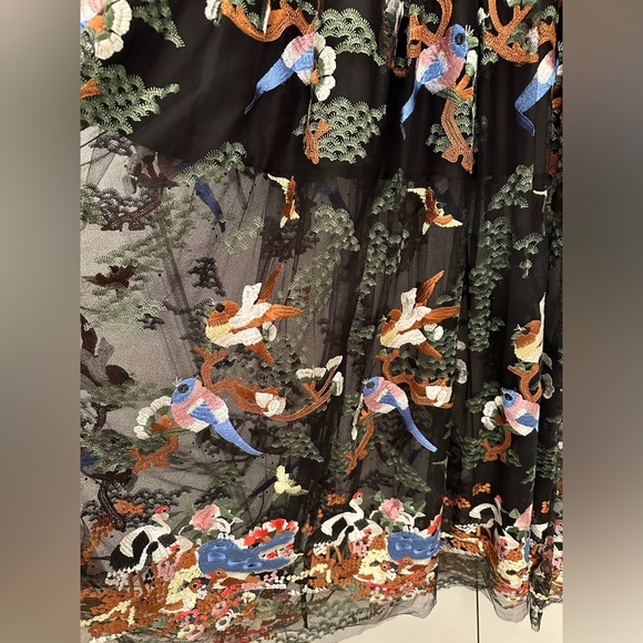 Vibrant beaded dress with a nature scene and she arms - Picture 11 of 11